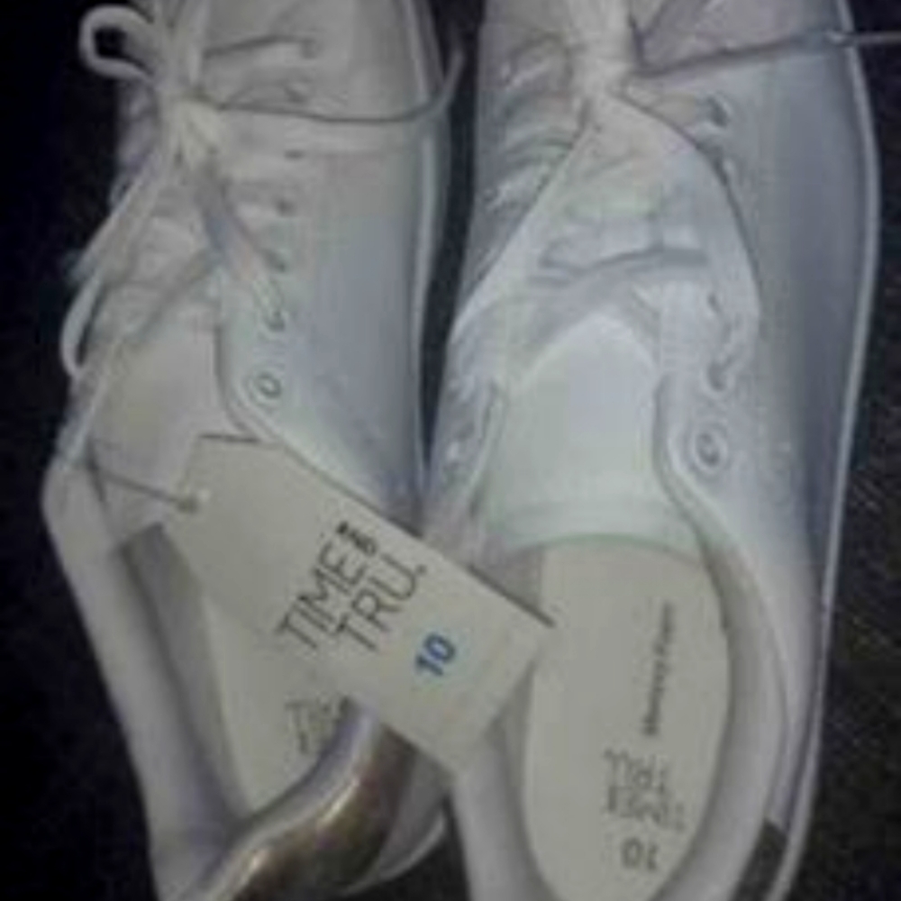 Women's Tennis Shoes!